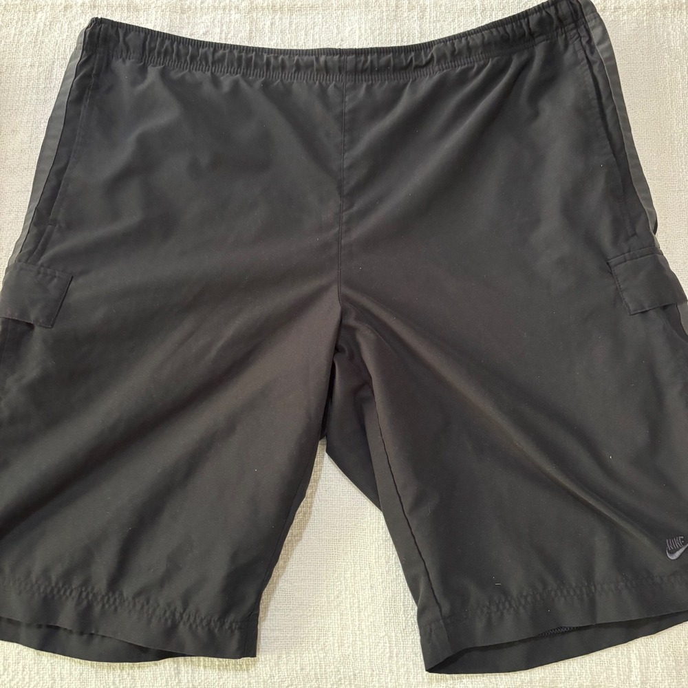 Nike Mens XXL Black Cargo Athletic Shorts Mesh Lined Elastic Waist Side Stripe